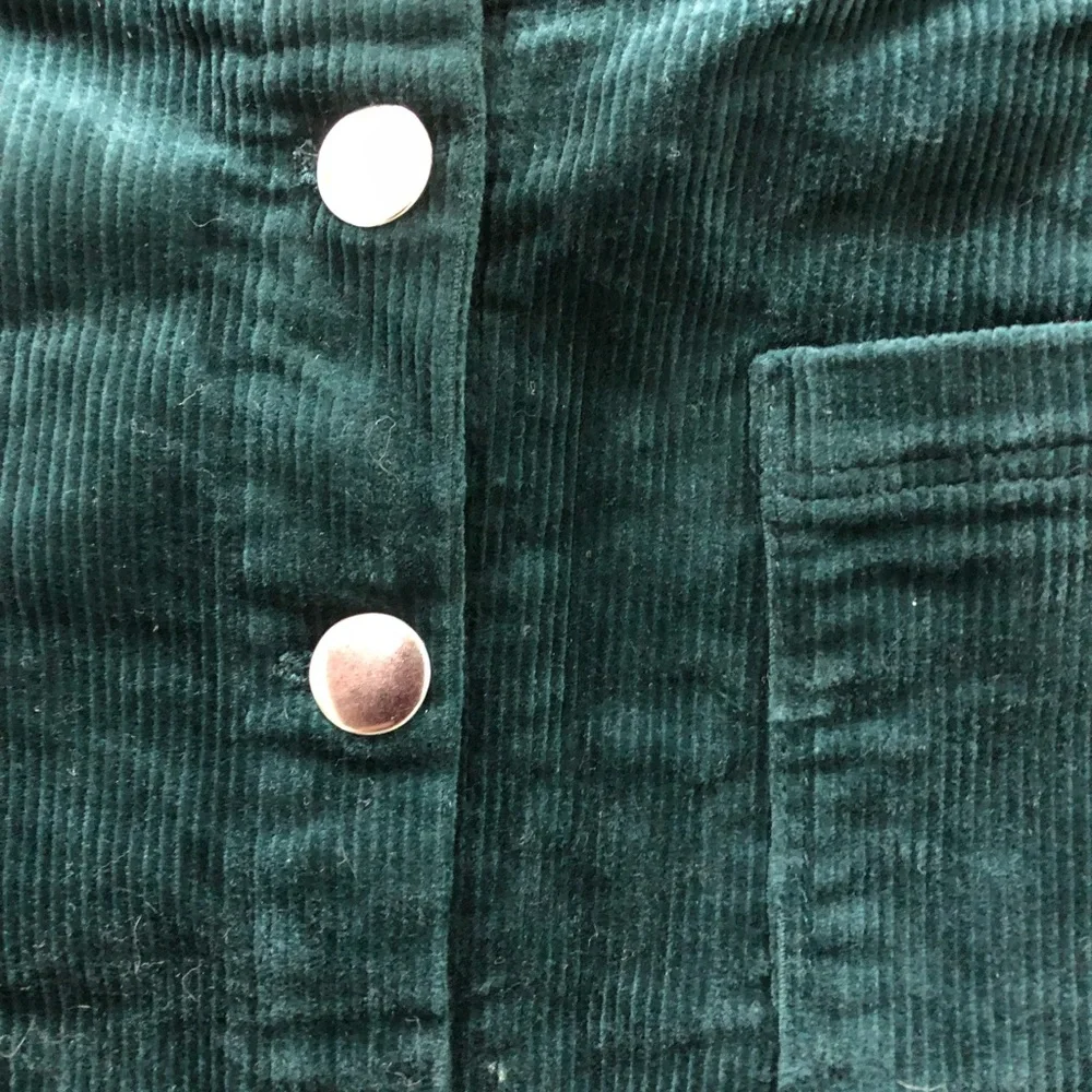 Features:Button Front
2 side pockets - Picture 3 of 5